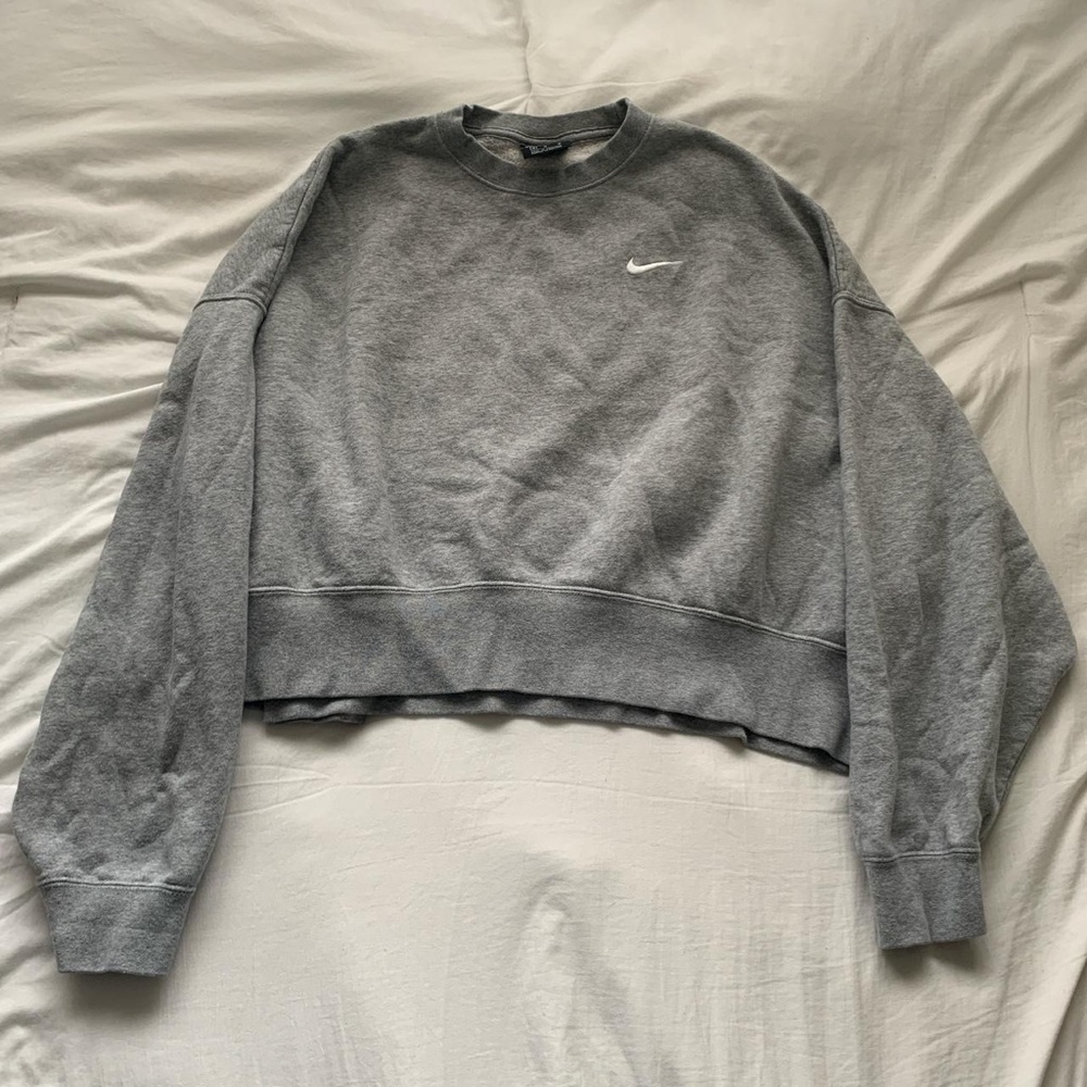 cropped grey nike crewneck